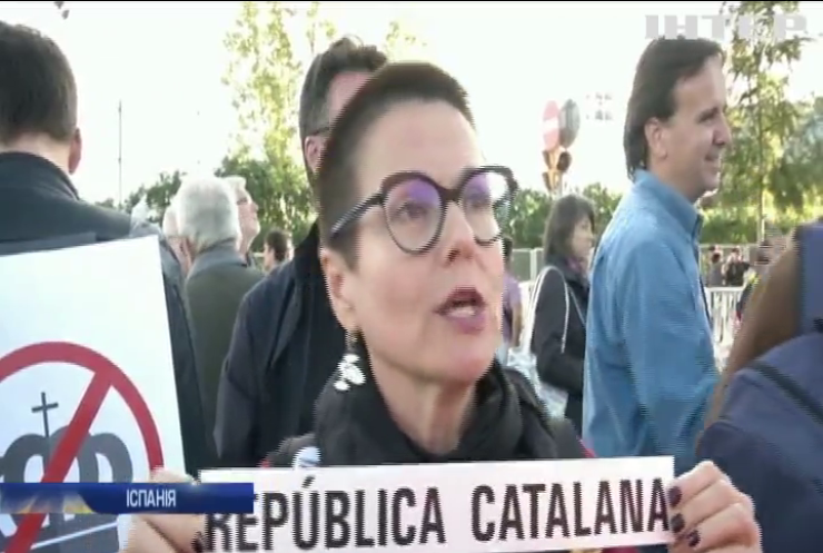 У Каталонії масовими протестами зустріли короля Феліпе