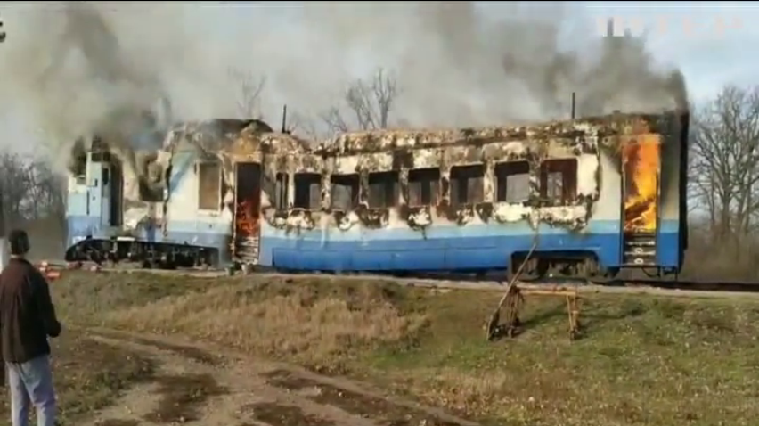 На Миколаївщині зайнявся приміський дизельний потяг