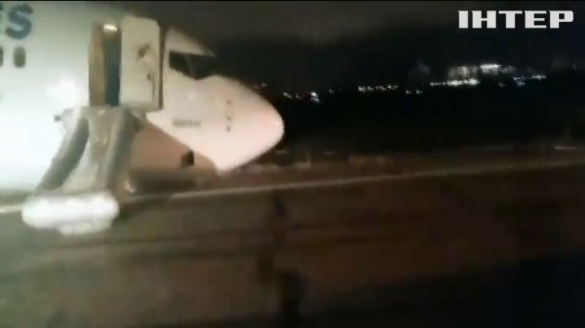 Аварійна посадка в Одесі: в аеропорт везуть обладнання для прибирання