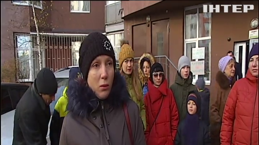 Жителі київської багатоповерхівки потерпають від сусіда-забудовника
