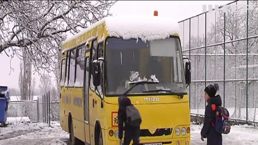 На Закарпаття припинили їздити шкільні автобуси