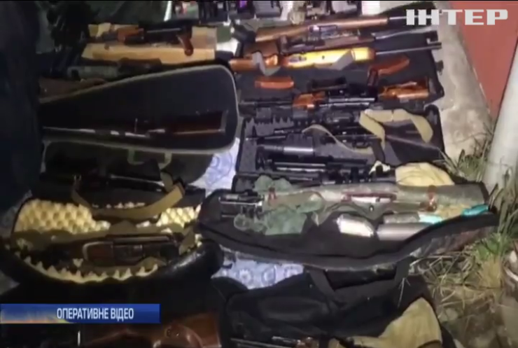 У Рівному правоохоронці вилучили понад 10 тисяч одиниць зброї та боєприпасів