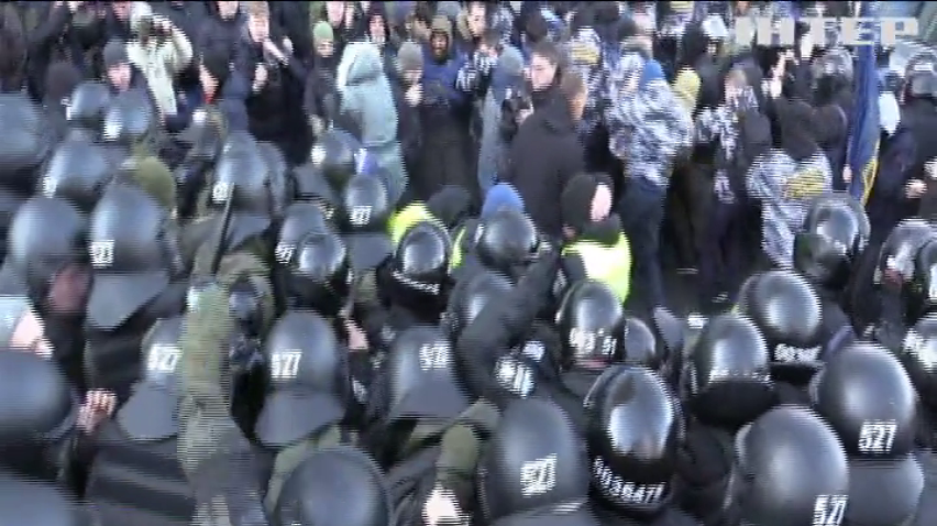 Протести біля Верховної Ради завершилися сутичками