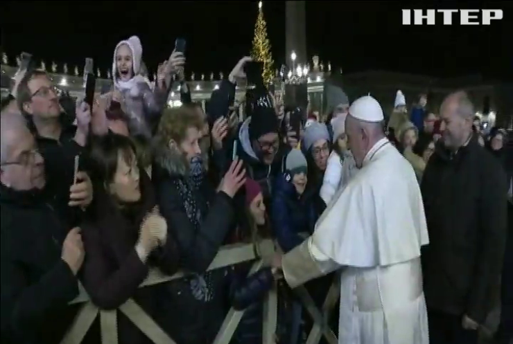 Папа Римський вдарив жінку під час новорічних святкувань