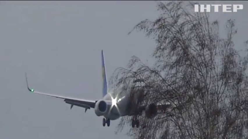 Авіакатастрофа Boeing 737-800: що відомо про літак та його екіпаж