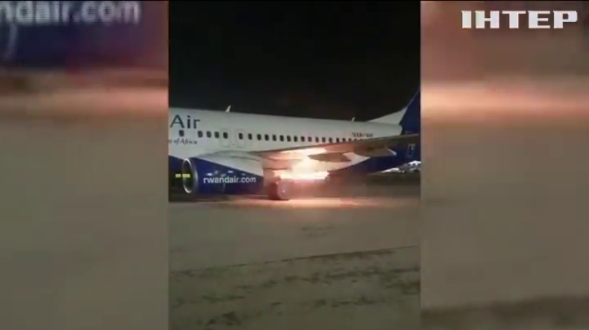 У аеропорту Тель-Авіва спалахнув двигун пасажирського лайнера Boeing 737 (відео)
