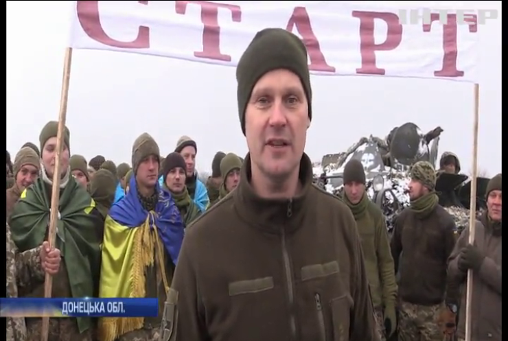 На Донбасі військові влаштували забіг від Маріуполя до Станиці Луганської
