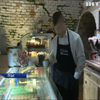 Особливе кафе у Луцьку: відвідувачів пригощають молоді люди із синдромом Дауна