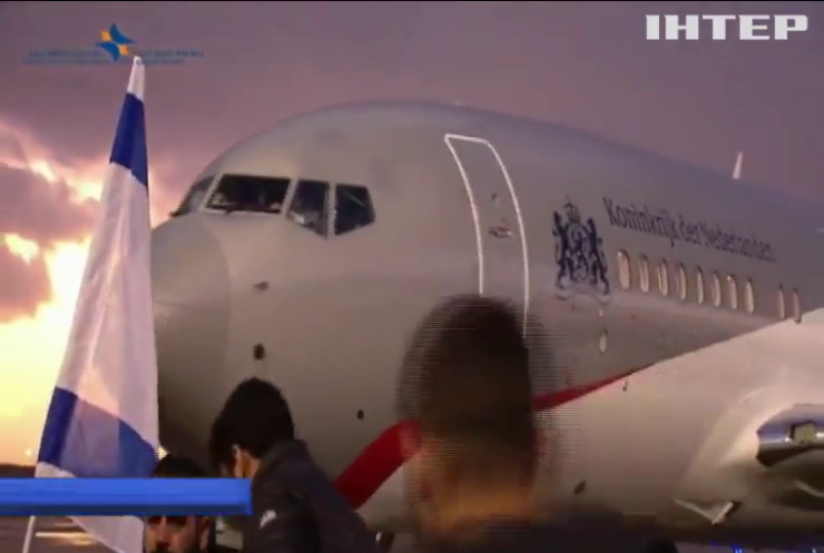 Король Нідерландів власноруч пілотував літак урядової делегації