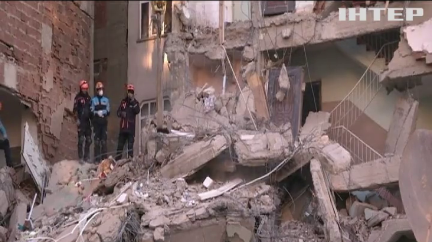 Землетрус у Туреччині: рятувальники знаходять під уламками живих людей