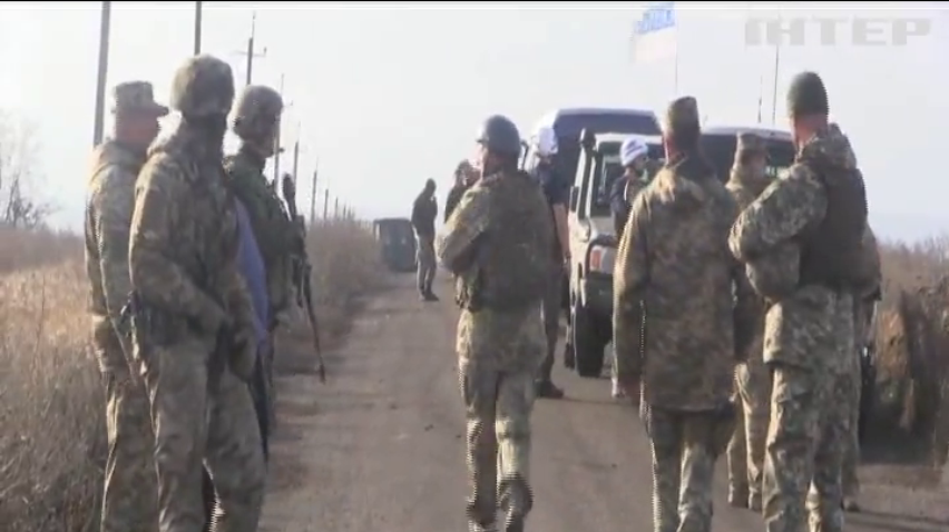 На Донбасі помітили ворожу військову техніку за лінією розведення