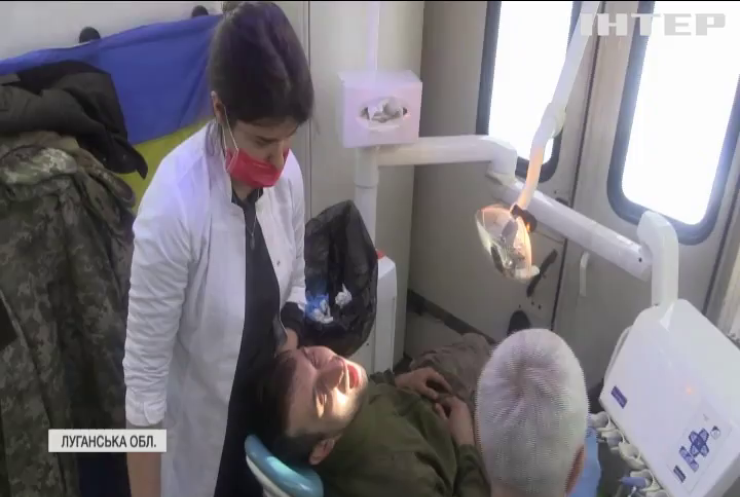 Київський волонтер привіз мобільні стоматологічні кабінети для обстеження бійців ООС