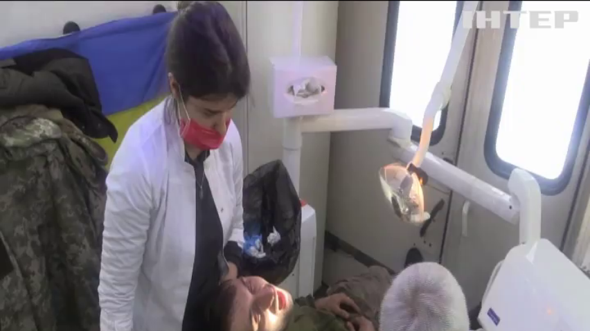 Київський волонтер привіз мобільні стоматологічні кабінети для обстеження бійців ООС