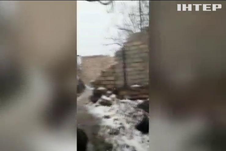 На Донбасі не вщухають ворожі обстріли 