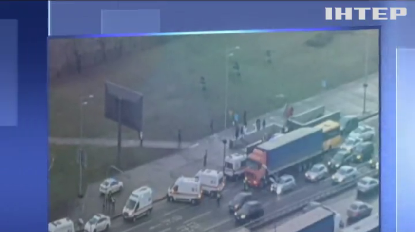 У Києві маршрутка з пасажирами протаранила вантажівку