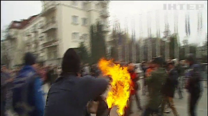 "Немає закону": біля Офісу президента чоловік намагався спалити себе