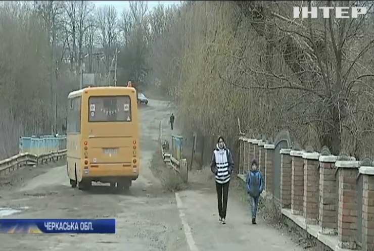 На Черкащині люди протестують через розбиті дороги