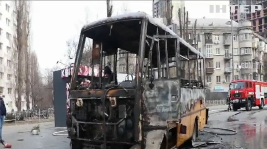 У Києві під час руху спалахнула маршрутка