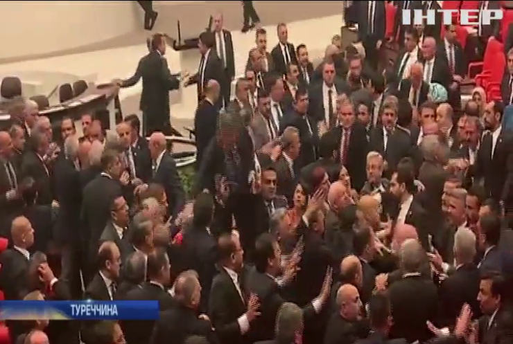 У парламенті Туреччини побилися через Ідліб