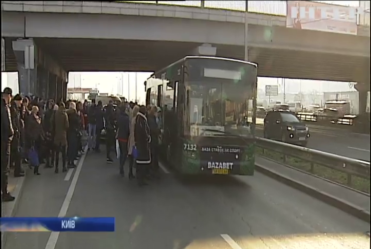 Карантин у столиці: Київ від самого ранку зупинився в заторах