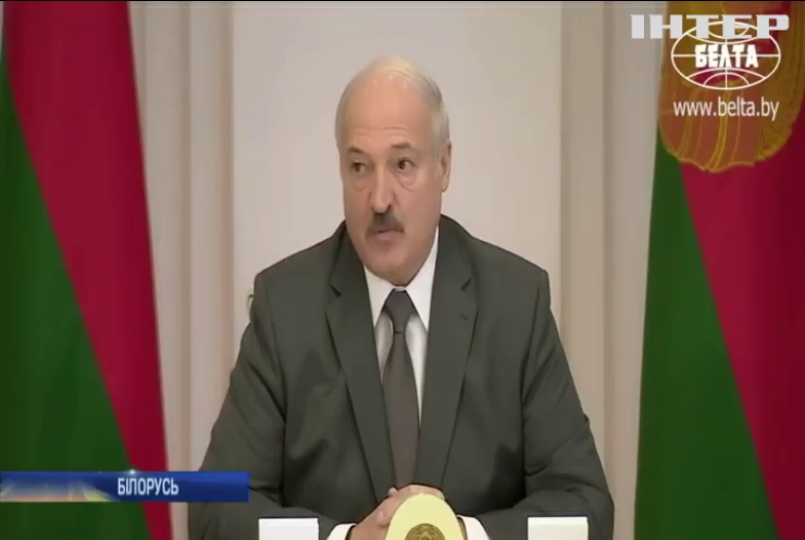 Олександр Лукашенко відмовився евакуйовувати білорусів з-за кордону