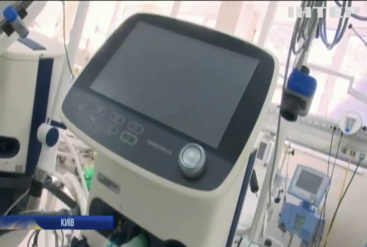Українські лікарі отримали життєво важливе медичне обладнання від Фонду Петра Порошенко