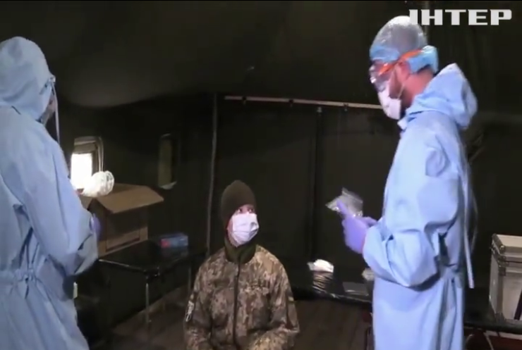 Військовим на Донбас передали маски та медапаратуру