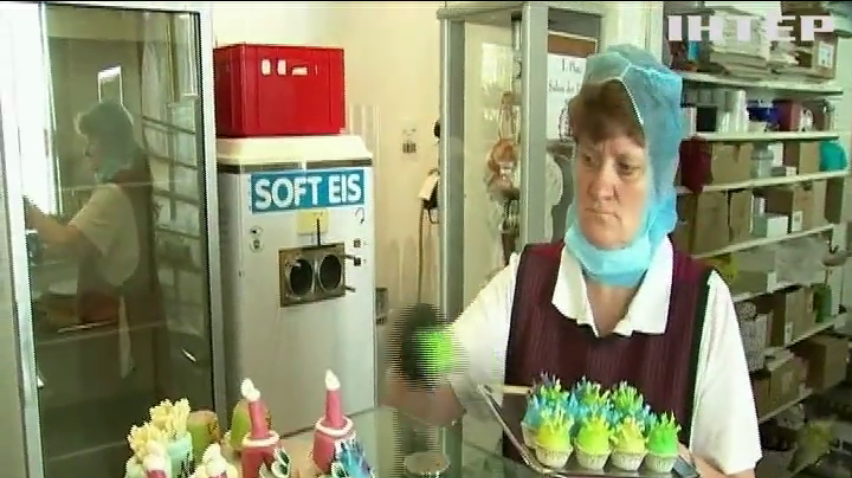 Добрим настроєм - по пандемії: німці печуть тістечка у формі коронавірусу