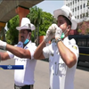 Індійські поліцейські станцювали у костюмах коронавірусу