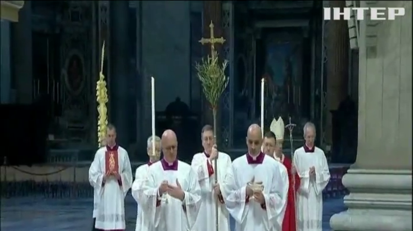 Папа Римський правив святкову месу у порожньому соборі Святого Петра