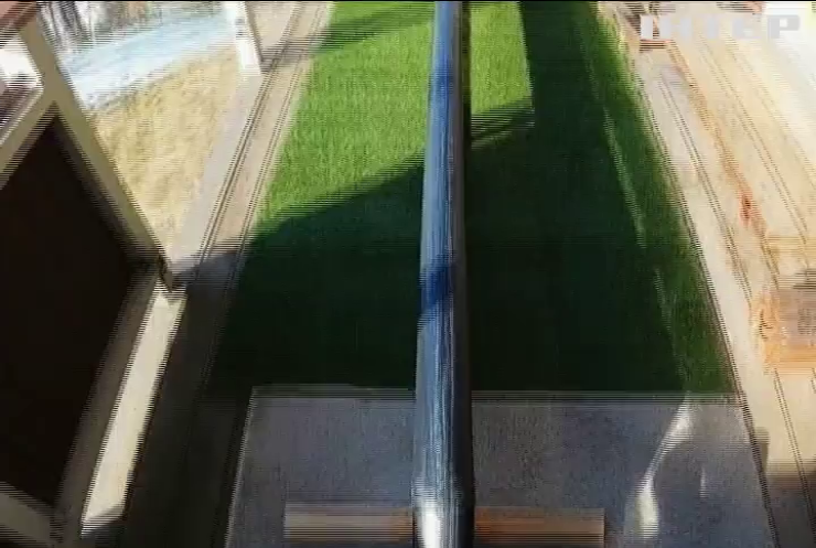 Швед облаштував лижний тренажер на власному балконі