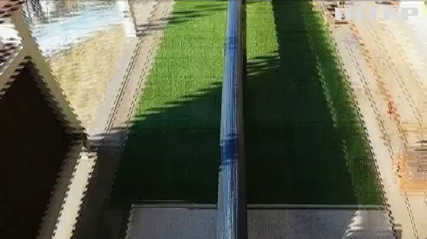 Швед облаштував лижний тренажер на власному балконі