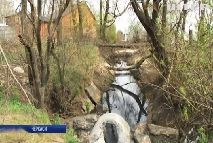 Екологічне лихо у Черкасах: у Дніпро зливають каналізаційні стоки
