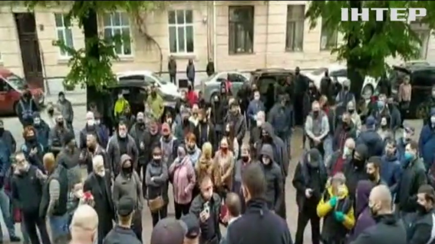 Базари Чернівців запустили у "масочному режимі"