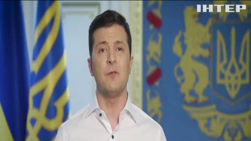 Зеленський "передав привіт" меру Черкас та закликав українців святкувати вдома