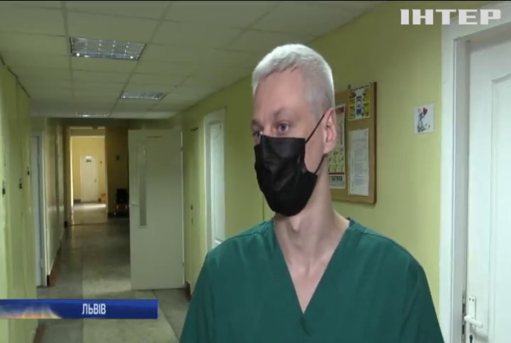У Львові хірурги десять годин оперували одноденне немовля