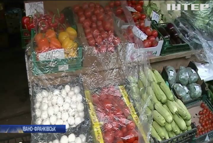 Ринки України розпочали сезон картоплі, редиски та полуниці