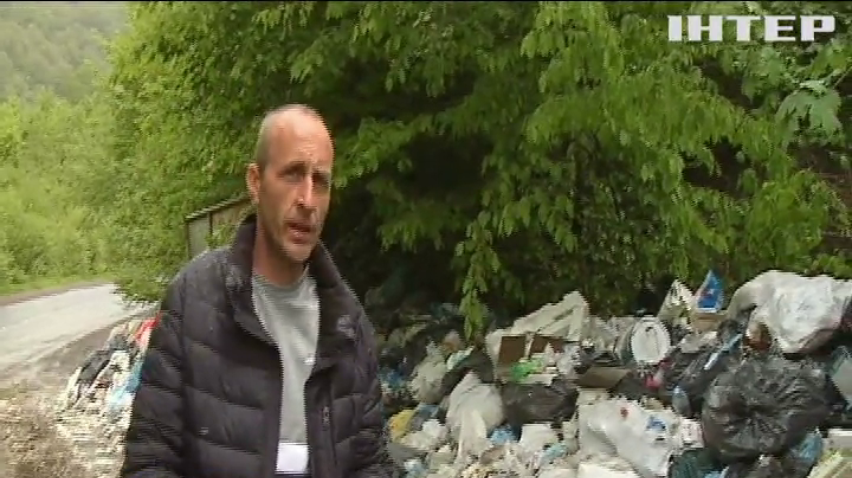 Жителі Закарпаття потерпають від стихійних сміттєзвалищ