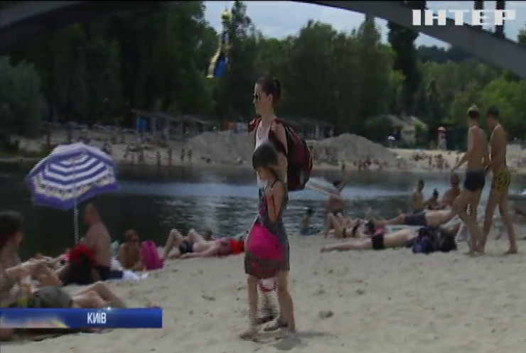 Карантин літу не перешкода: кияни штурмують пляжі столиці