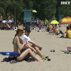 Кияни заполонили столичні пляжі попри пандемію