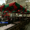 Маски з посмішкою та вільні місця: ресторани Бельгії вийшли з карантину