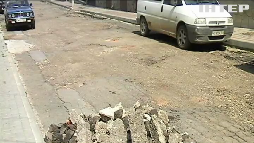 Волонтерів Чернівців можуть оштрафувати за самовільний ремонт міської дороги