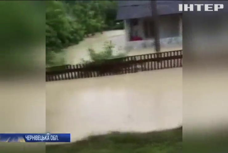 Руйнівна негода накоїла лиха на Буковині