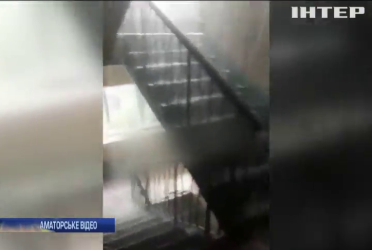 У Києві затопило будинки та переходи
