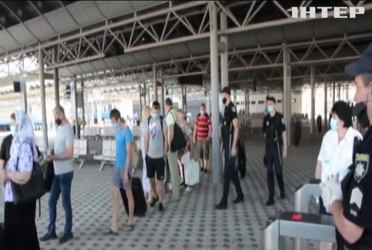 У Києві правоохоронці перевіряють залізничні станції у зв'язку з карантином