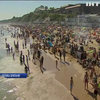 Британці втікають від шаленої спеки на пляжі