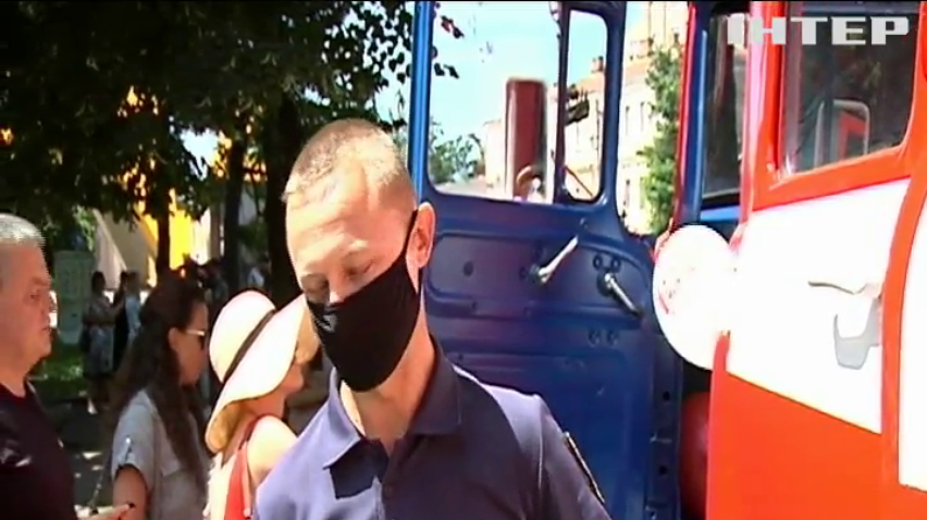 У Миколаєві в парку атракціонів встановили пожежну автоцистерну
