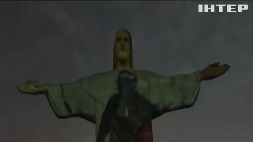 У Ріо-де-Жанейро підсвітили статую Христа Спасителя