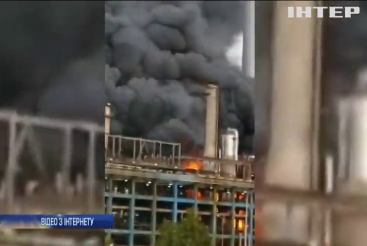 У Венесуелі загорівся нафтопереробний завод