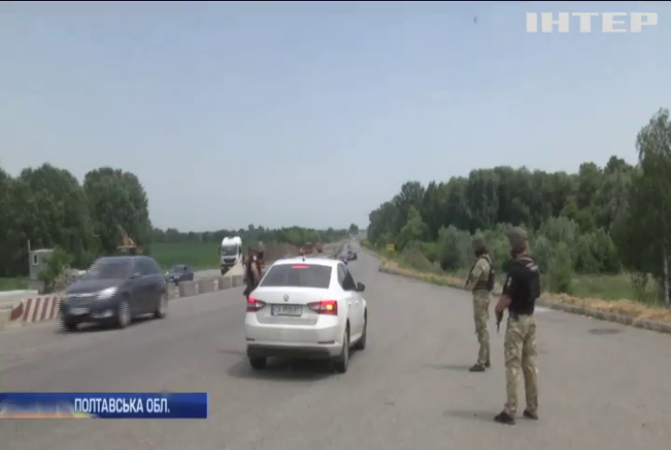 Полтавське пограбування на мільйони: зловмисники підірвали автомобіль "Укрпошти" 